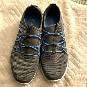 Women’s Vionic Sneakers size 9m
